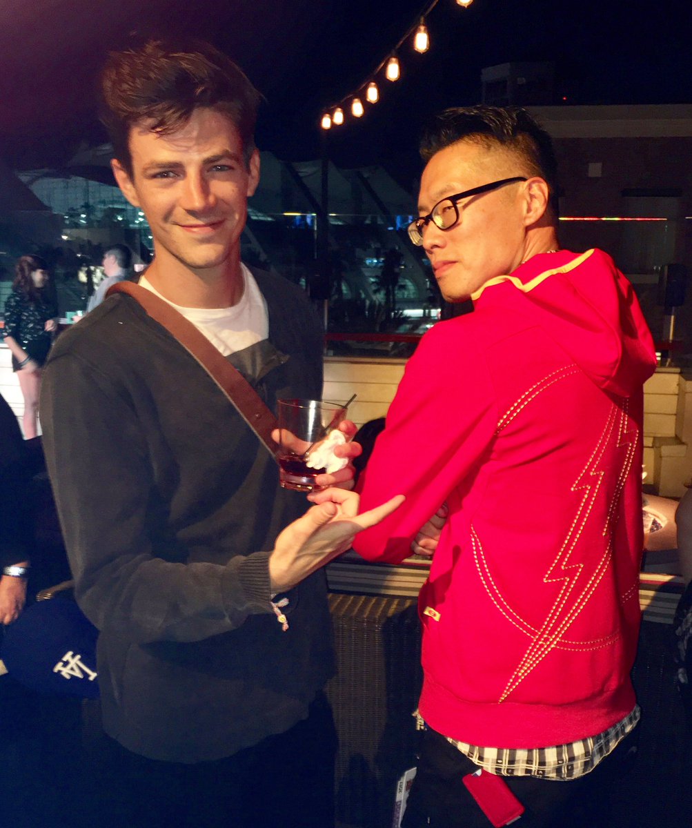 HeroWithinInc's tweet photo. The fastest nerd alive approves of our Flash Hoodie. We'll be sending him one in a few weeks.
#Flashion #SDCC #Flash https://t.co/tRhxctHGvL
