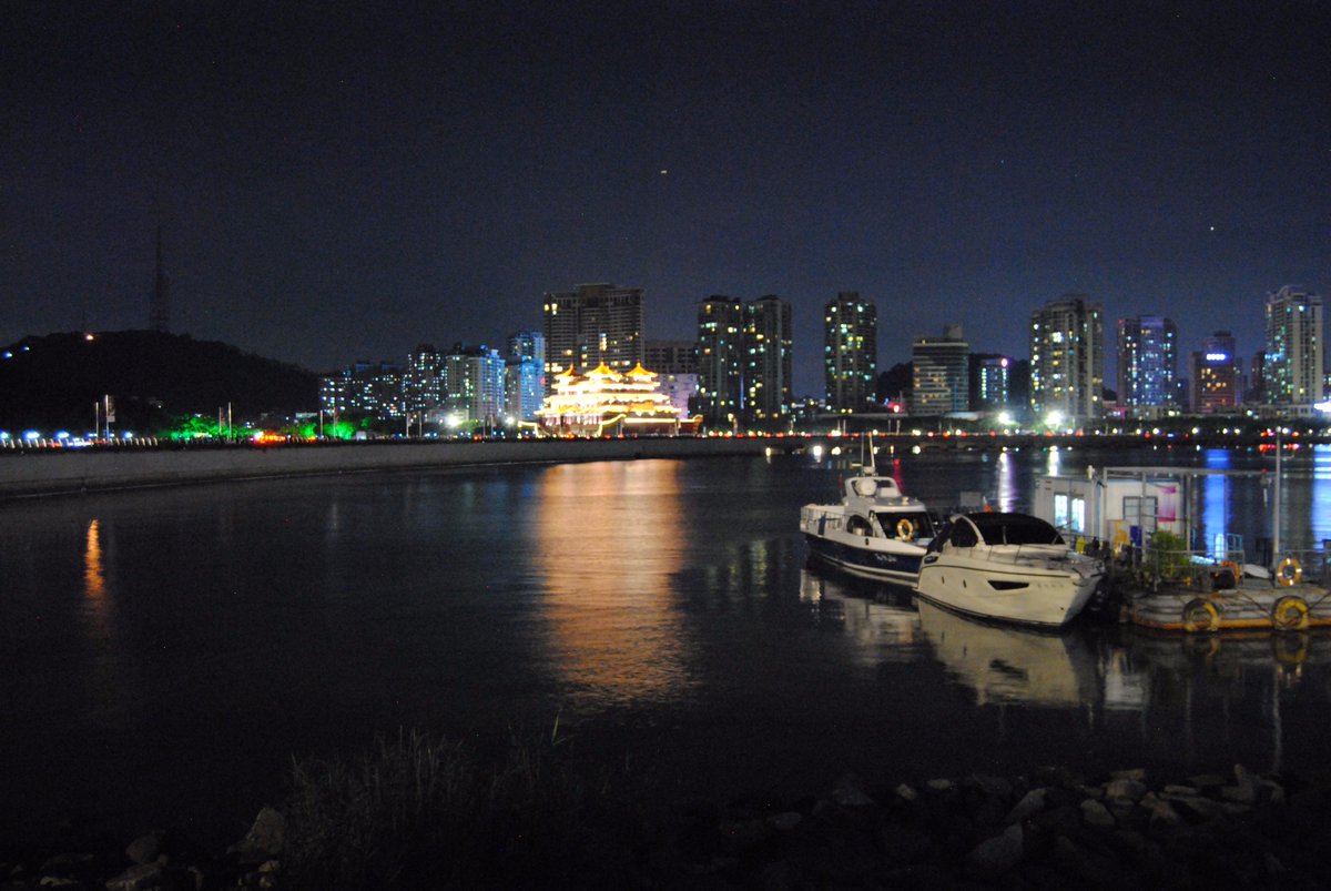 zero0signal's tweet image. Molto suggestiva la location dell&apos;evento di #MeizuPro7 e #MeizuPro7Plus | Zhuhai Opera goo.gl/KMcePb @HDblog @MEIZU