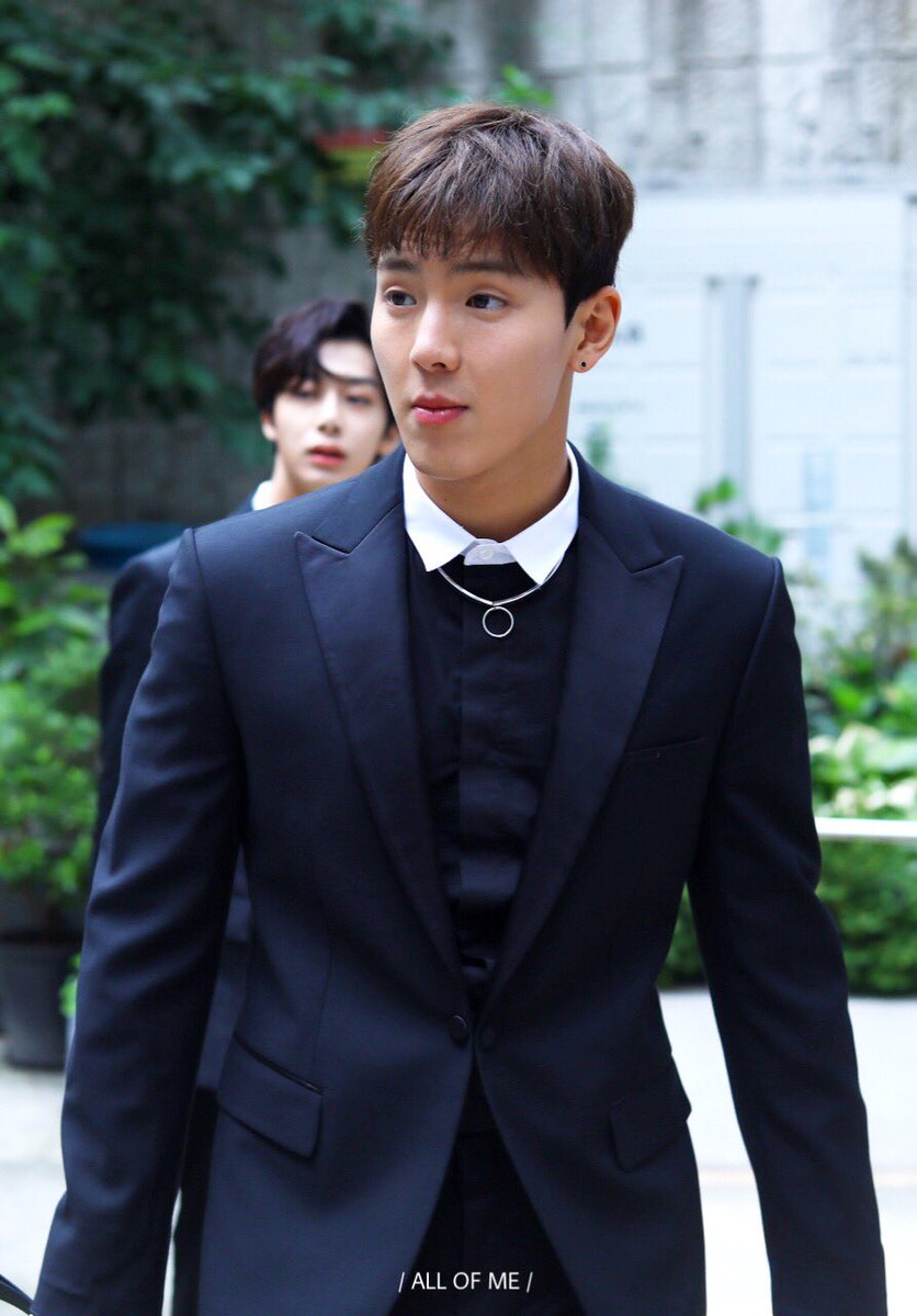shownupics's tweet photo. https://t.co/8um4mMH9xk