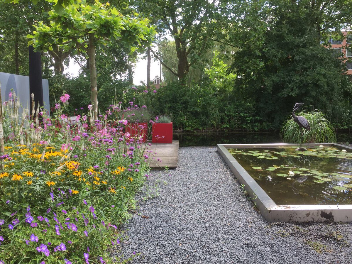 TuinenBuiten's tweet photo. Jaren na de aanleg van deze #modernetuin, stuurt klant foto's 
Opmerking "We genieten er nog elke dag van"
#trots #tuinenbuiten.nl #design https://t.co/ctqtrF77EV
