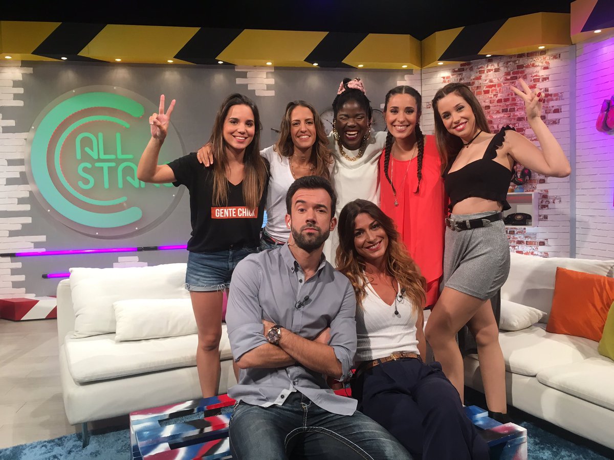 ccradical's tweet photo. Já começou! Quem será a nova apresentadora do CC All Stars?? 😱 #cccasting #ccallstars https://t.co/Hx3tsjieKV