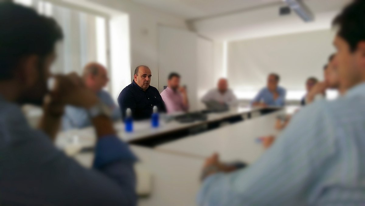 GD_Management_'s tweet photo. Reunión con el business angel 🔝 en 󾓫
Aunque más que working, escucharlo es un máster intensivo. Lujazo. Gracias @carlosblanco
🔛 @encomendavc https://t.co/mhPClNrIOM