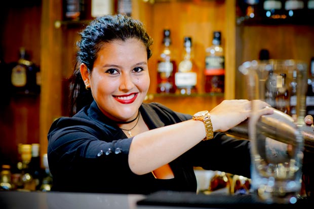 La_Republica's tweet photo. #Magazine Bartender tica se prepara para competencia mundial https://t.co/SpG5v7aoxj #CostaRica #tica #bartender #WorldClassBartender https://t.co/evkPV7GkLD