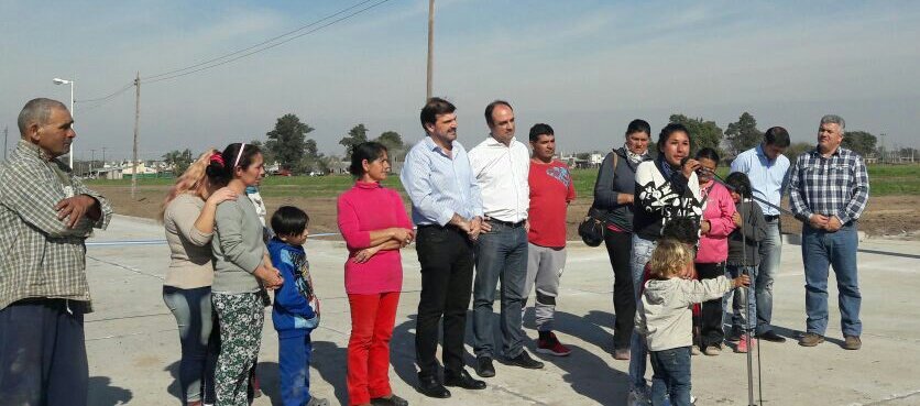 mgcejas's tweet image. Uniendo barrios con obras. Pavimentación calle Sarmiento. Vecinos de #NuevaEsperanzaEste y #CnelDorrego tomarán el colectivo cerca de casa