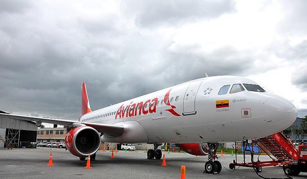 Avianca suspenderá vuelos desde y hacia Venezuela a partir de hoy por limitaciones operativas y de seguridad   bit.ly/2uAZf74