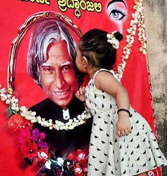 vasuyou's tweet photo. Tribute to Dr. #APJAbdulKalam on his death anniv. A #CommonMan,
#MissileMan, #BharatRatna, #PeoplesPresident, #StudentsIcon https://t.co/nEYlQE4HRq