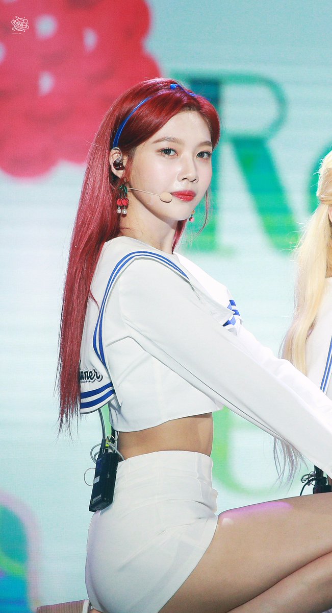 yojeum4242's tweet photo. 170724 울산 썸머페스티벌 #레드벨벳 #조이 https://t.co/ADDnSIdmfU