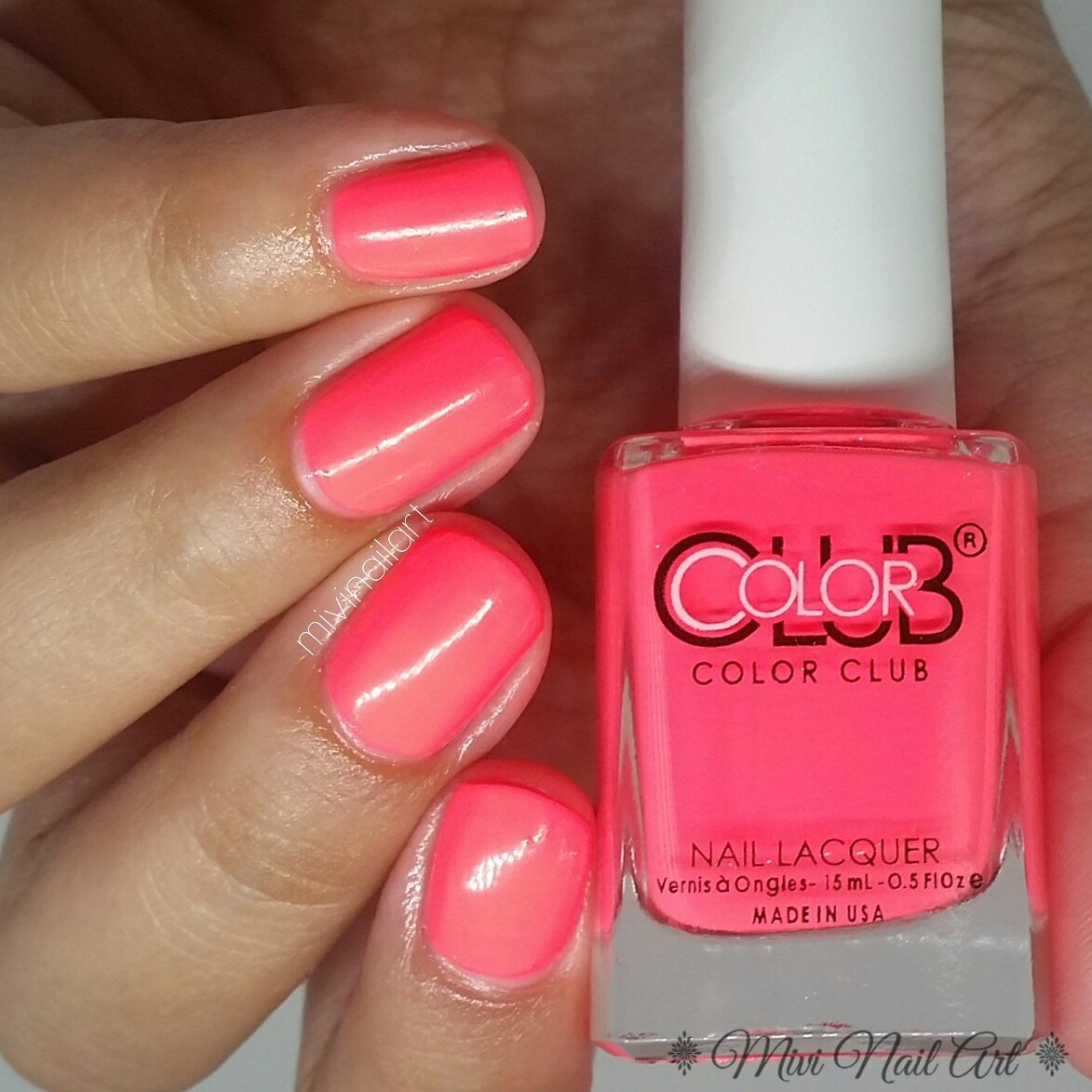 MiviNailArt's tweet photo. ONE LOVE de la colección #SoLit de @ColorClubNail Disponible en @entrelazosytela #nails #ntod #summernails https://t.co/Z7zocqmJPx