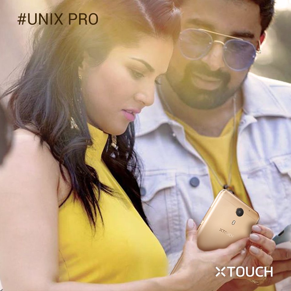 XtouchPage's tweet photo. All Looks on me #UnixPro #XtouchwithSunnyLeone #Xtouch Know more: https://t.co/D8033kfXkZ https://t.co/UBhre3xU1E