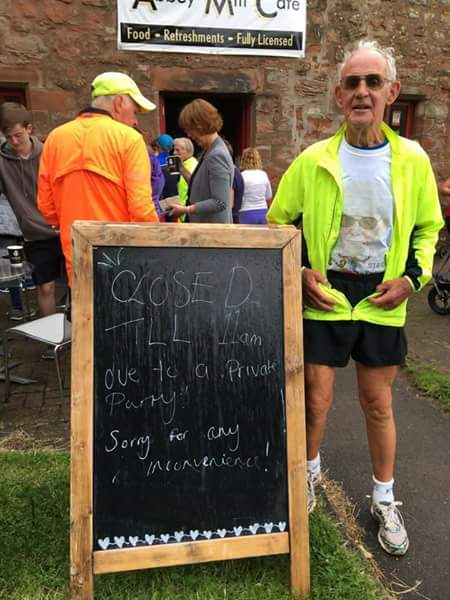 Walneywindcheet's tweet photo. @TheEveningMail the @Walneywindcheet had the pleasure of sharing a run and cake with the legend Dave Spencer today https://t.co/nlCqosXHdB