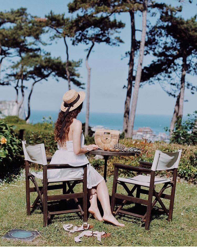 MaisonRuban's tweet photo. Take a seat if you dear 👒 https://t.co/qNeu8KBs2j
