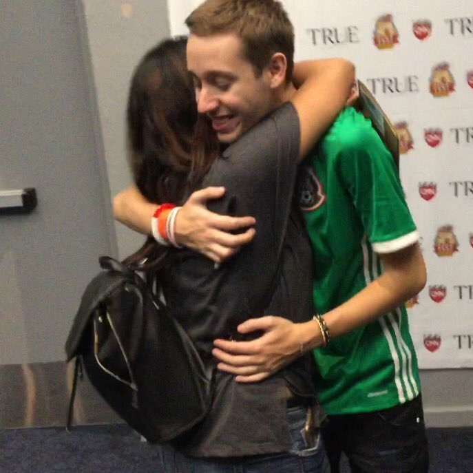 magicaleska's tweet photo. 11:11 Hug you again, and tell you everything I didn't say.... https://t.co/2i8bpezPQc