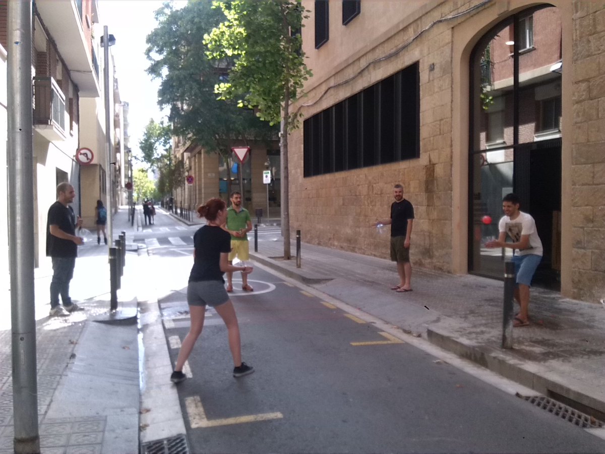 olerdolina's tweet photo. Testejem els invents del SummerFab al carrer. @BCN_AteneusFab #ADFLC #ADFFS https://t.co/ckocA9qD9L