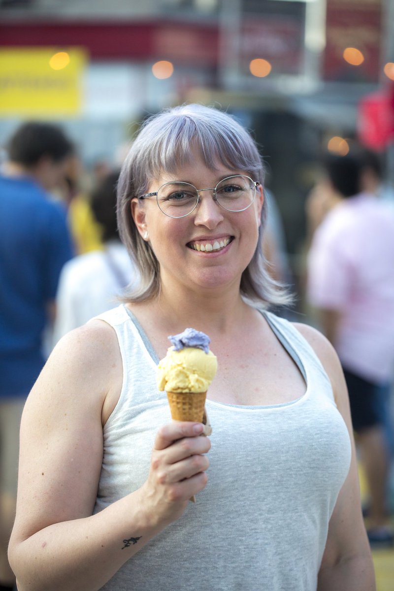 BouffonsMTL's tweet photo. Catherine Beauchamp a mentionné son passage à #bouffonsmtl dans le cadre de sa chronique sur les ondes du @le985fm. 
Ses coups de coeur : https://t.co/jg29IzFWyk