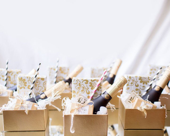 theknot's tweet image. 6 ideas for unforgettable favors: trib.al/MyYSXNt