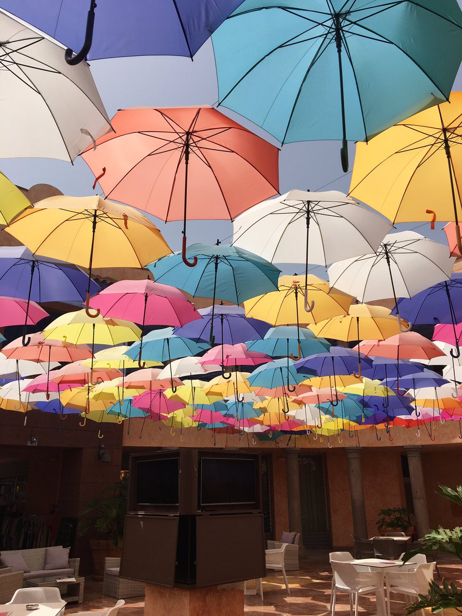 BenJohnson_ID's tweet photo. Love this feature ceiling #coolinterior #ceiling #umbrellasky https://t.co/1atzkyCkr3