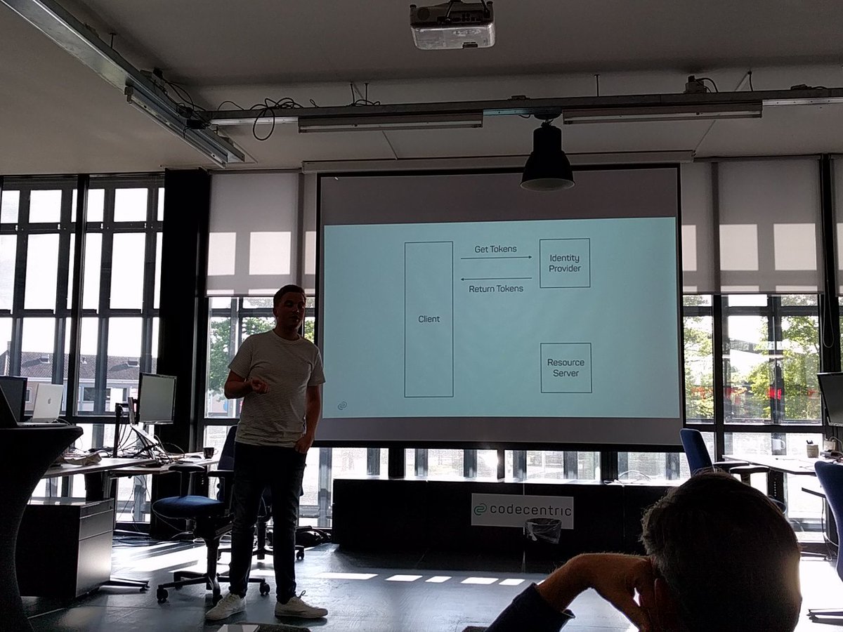 mieldonkers's tweet image. .@jannikhuels giving us a nice introduction to #KeyCloak @codecentric_nl #DevThursday.