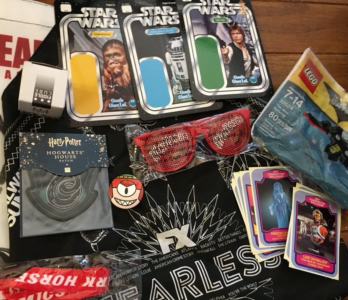 ParksAndCons's tweet photo. To celebrate #SDCC 2017, our first giveaway is pictured here. More to come, but just RT to enter for this one. We'll pick a winner on Monday https://t.co/QB1gIBroLA