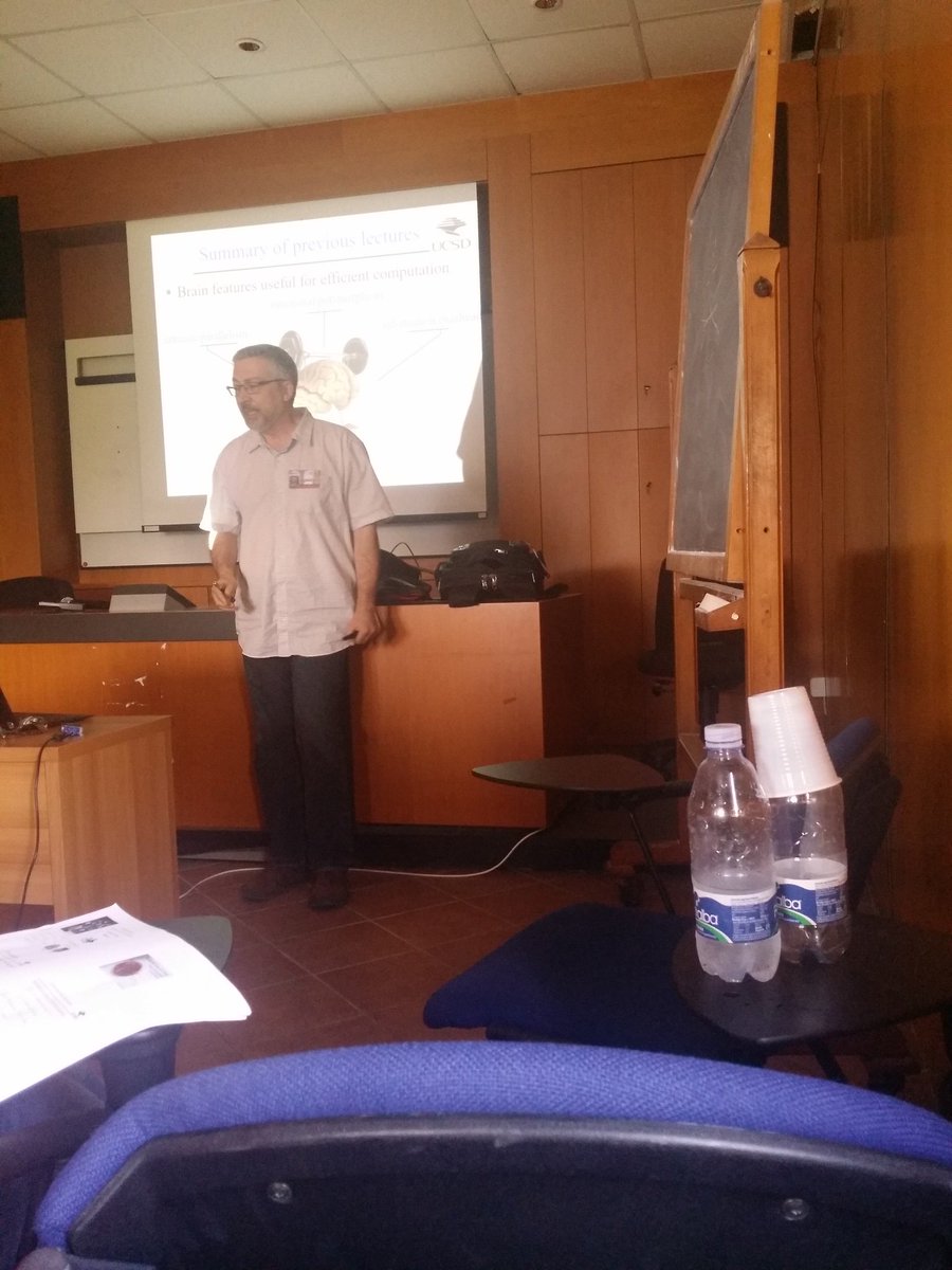 fcrlabunime's tweet image. The #MDiVentra talk about #MemComputing @unimessina for the #Summer #School.
#brain #architecture #algorithms