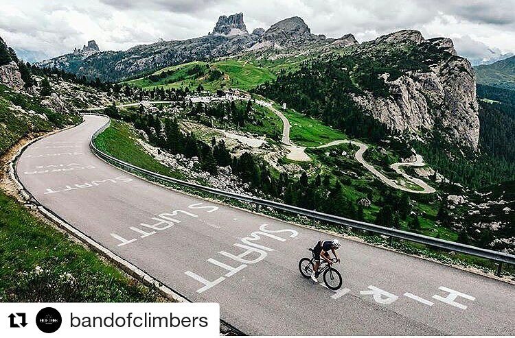 kmzero_cycling's tweet photo. A wonderful pic from @BandofClimbers 😎 #Dolomiti #ValparolaPass #SWatt #dolomites https://t.co/bonGWNNixp