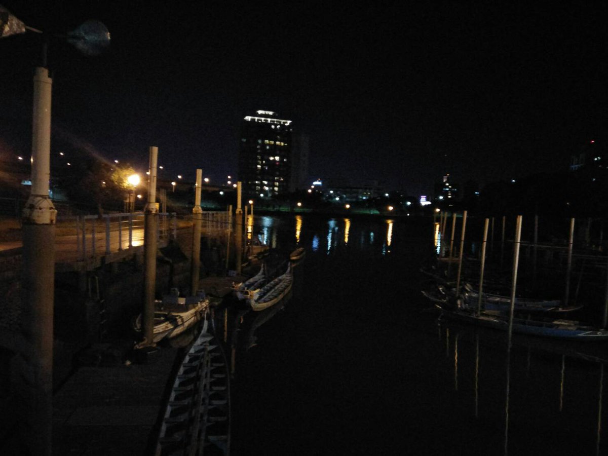 annaloanlin's tweet photo. Night view of the river side in Taipei! So many cyclists at night🚲🚲 riding my new second hand bike!
#LoAnLinC1M #win4youth https://t.co/qw2XWcTT30