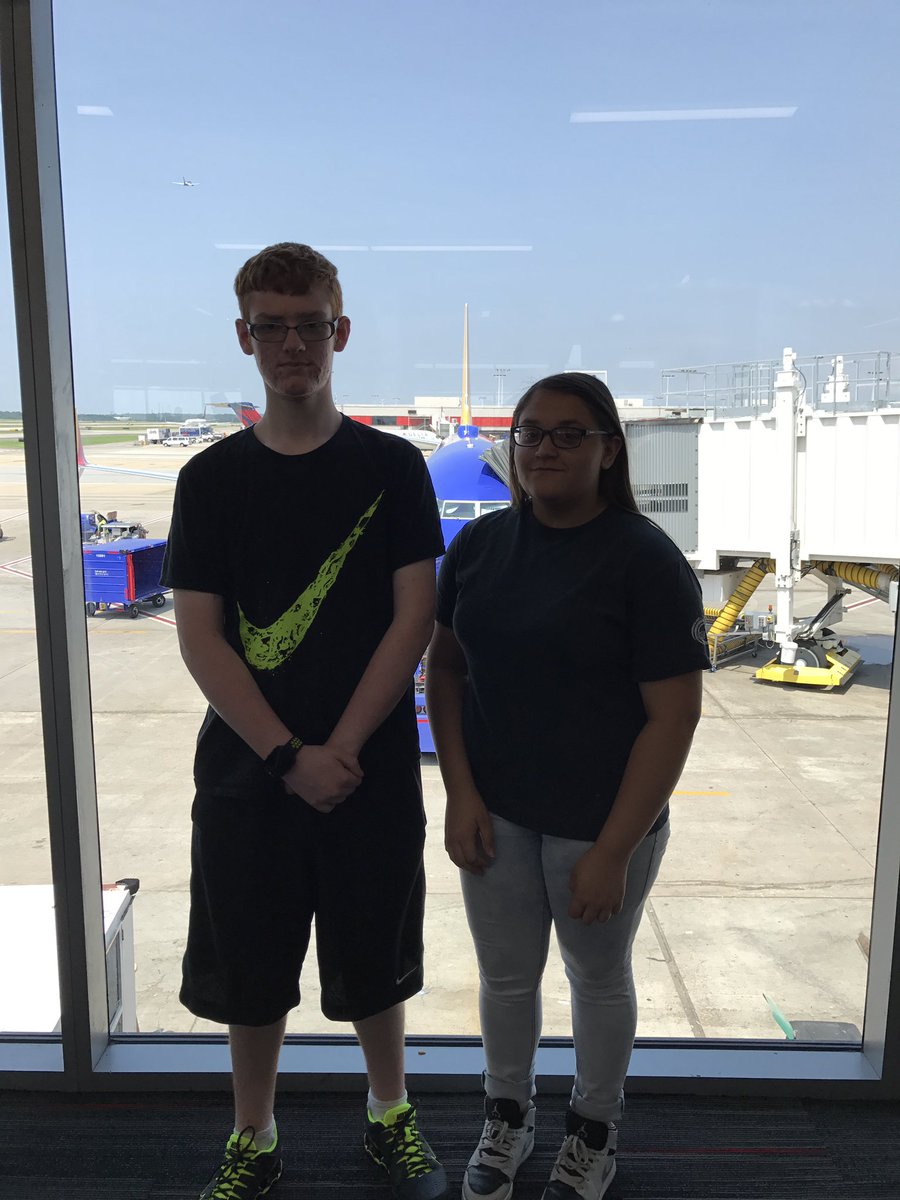 4sc_greenfield's tweet photo. These 2 can't wait to share what they learned #cadca #youthled #makechanges @Super_GPS @chrisnosel @patenaude_karin https://t.co/ShDEfZhVDa