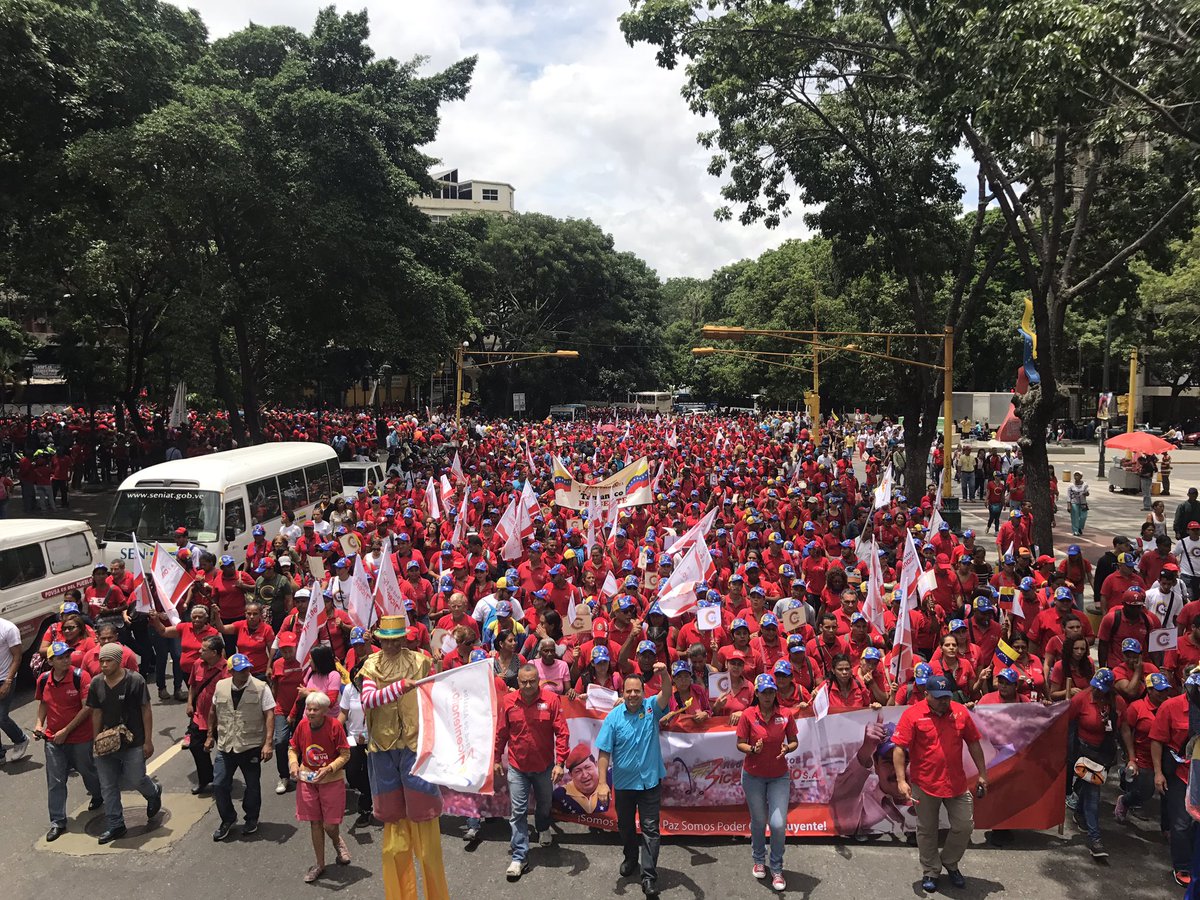RMarcoTorres's tweet photo. Somos pueblo unido, Patria soberana, amor de Chávez y caminamos hacia la victoria con nuestro Pdte @NicolasMaduro #ConstituyentePaLaCalle https://t.co/5FFjm748FZ