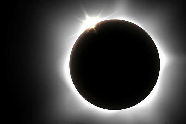 JohnsonCntyPost's tweet photo. Shawnee Mission working to securing viewing glasses for students ahead of Aug. 21 eclipse https://t.co/ysI16aboVB https://t.co/HkilVwO6Jm