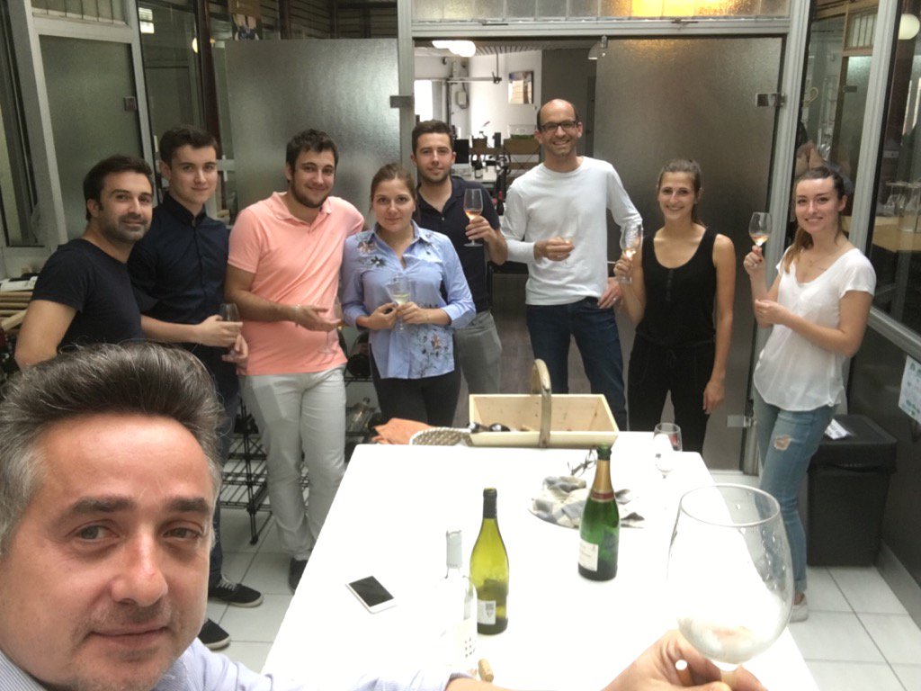 apéro pour le départ de <a href="/IsalyneGouault/">Isalyne Gouault</a> et arrivée @manon_drouet <a href="/AgenceMonette/">monette</a> #coworking #vin #bordeaux