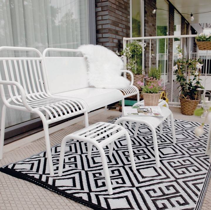 Leuk je balkon op met dit leuke tuintapijt! Dit en nog veel meer leuke buitenaccessoires vind je bij <a href="/outside_wishes/">outside_wishes</a> wateenleukewebshops.nl/betaalbare-tre…