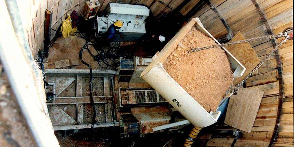 AkkermanInc's tweet photo. This #TBT photo is from a GA storm drain article by L.M. Bradshaw Contracting using a 720 #TBM in the 2nd @TrenchlessTech circa '92 #TT25th https://t.co/nIcnbIy4lq