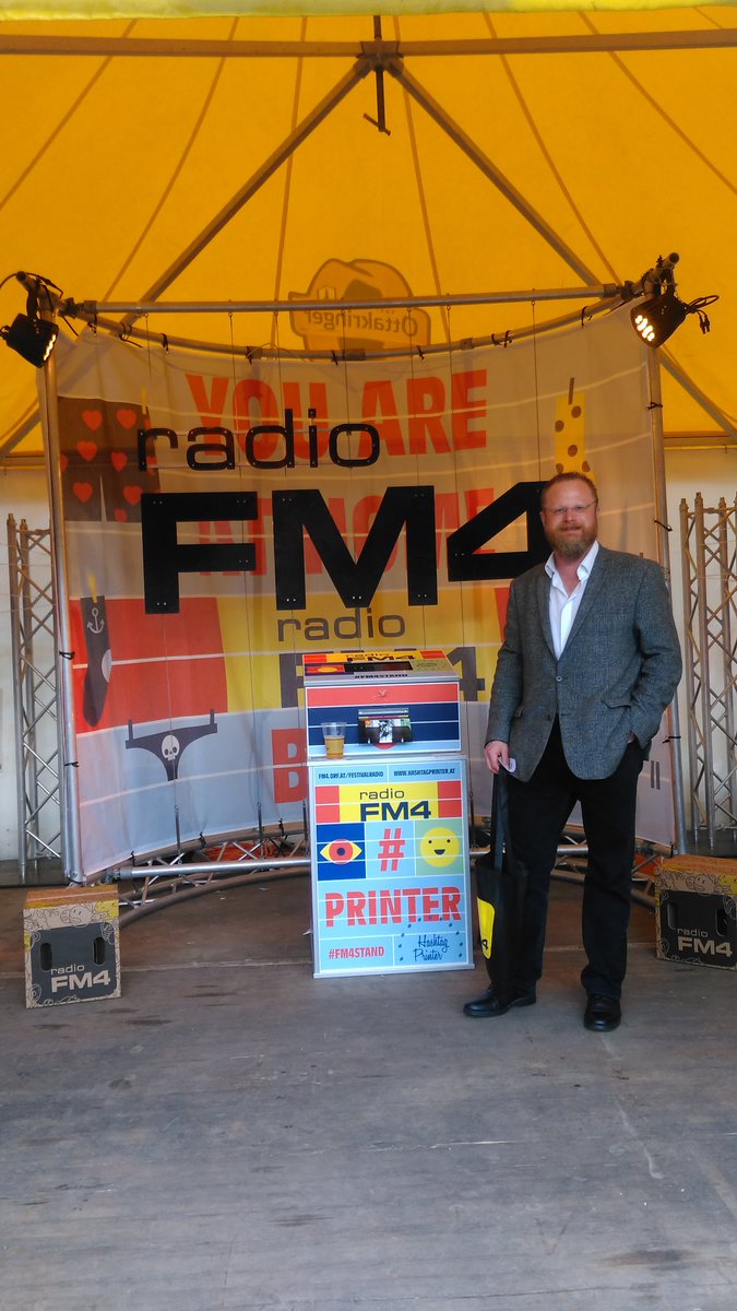 M_Hartl's tweet photo. #fm4stand - soaking up the atmosphere at #Popfest @radiofm4 https://t.co/QkmICkKaTX