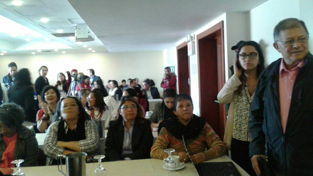 RodrigoGCOMUNES's tweet photo. Acompañamos la puesta en marcha de la instancia de mujeres prevista en el Acuerdo. ¡Todas y todos por la paz! #InstanciaMujeresDePaz https://t.co/oD1Loz5VGY