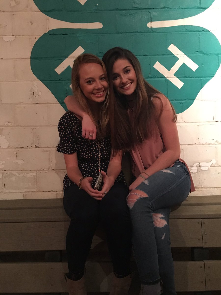 BrettBeth's tweet photo. Happy birthday to a longtime bff of mine @hannabradle !!! Love you so much and hope you have an awesome day💗💗💗 https://t.co/VY5D7Ewu7S