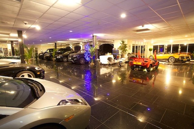 GearheadHomes's tweet photo. If you ever #thought about #moving to #England, this #place has a #decent #garage.

#luxury #money #gearhead #realtor #realestate #agent https://t.co/ROLTCgj6O8