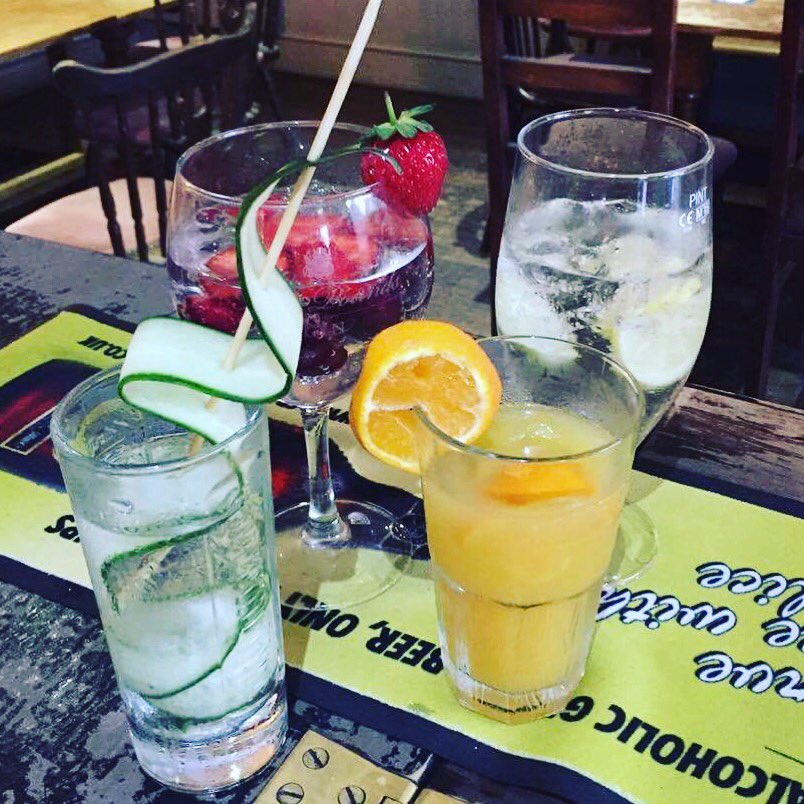 gin night!!!
 #make your own #classichendricks #ginjucie #bombay #whitleyneill #ginfizz #ginnight #friday28th #basingstoke #bountyinn