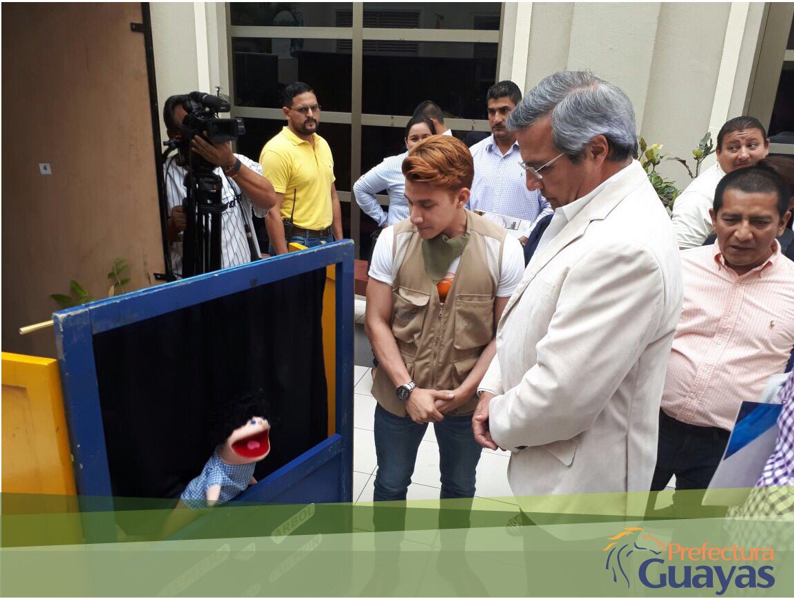 ambienteguayas's tweet photo. El Prefecto @jimmyjairala visitó nuestro stand donde de forma didáctica se mostró como impartimos #EducaciónAmbiental a los guayasenses. https://t.co/QrqOjSu3Ry