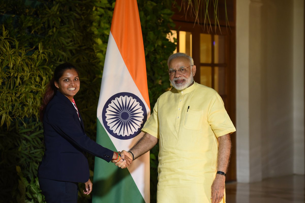 narendramodi's tweet photo. Interacted with the well known cricketer Mona Meshram, whose batting is admired by many. https://t.co/wxoJ2e78gO