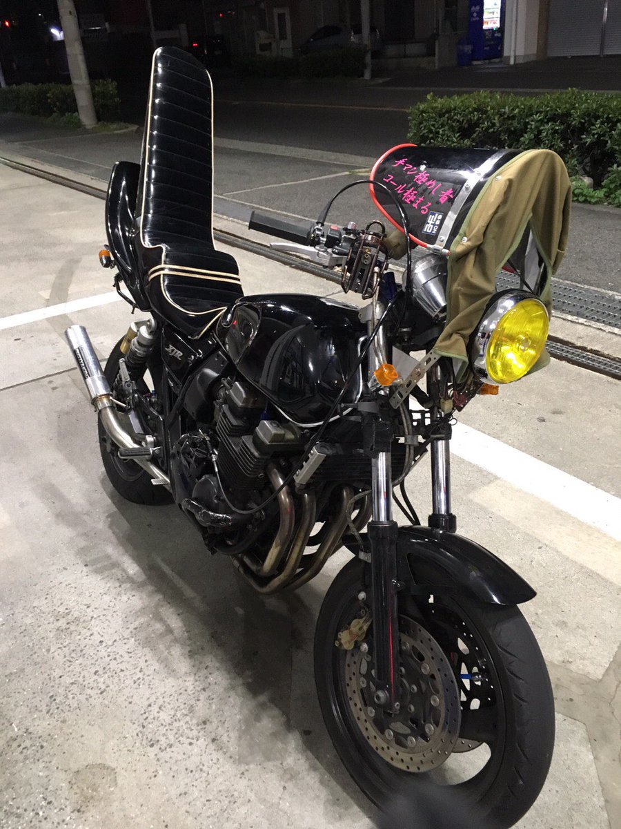 G5nWd's tweet photo. 大阪府からXJR400売ります！
不具合車検入ってないです！
分割二分割までなら値段によって考えます。
カスタムは見ての通りお願いします。
急ぎじゃないので安売りしません
#XJR売ります
#単車売ります
#バイク売ります https://t.co/imwYcROD2y