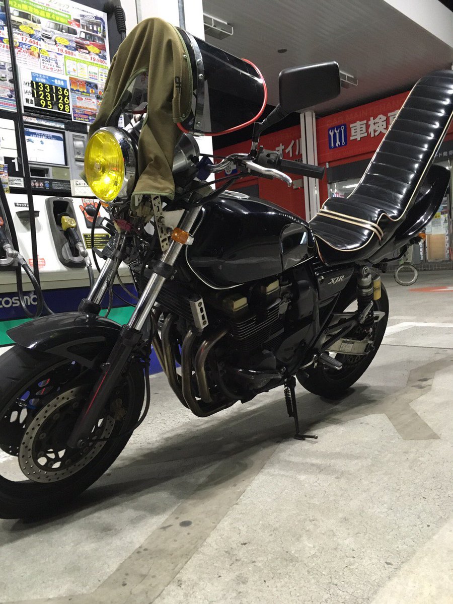 G5nWd's tweet photo. 大阪府からXJR400売ります！
不具合車検入ってないです！
分割二分割までなら値段によって考えます。
カスタムは見ての通りお願いします。
急ぎじゃないので安売りしません
#XJR売ります
#単車売ります
#バイク売ります https://t.co/imwYcROD2y