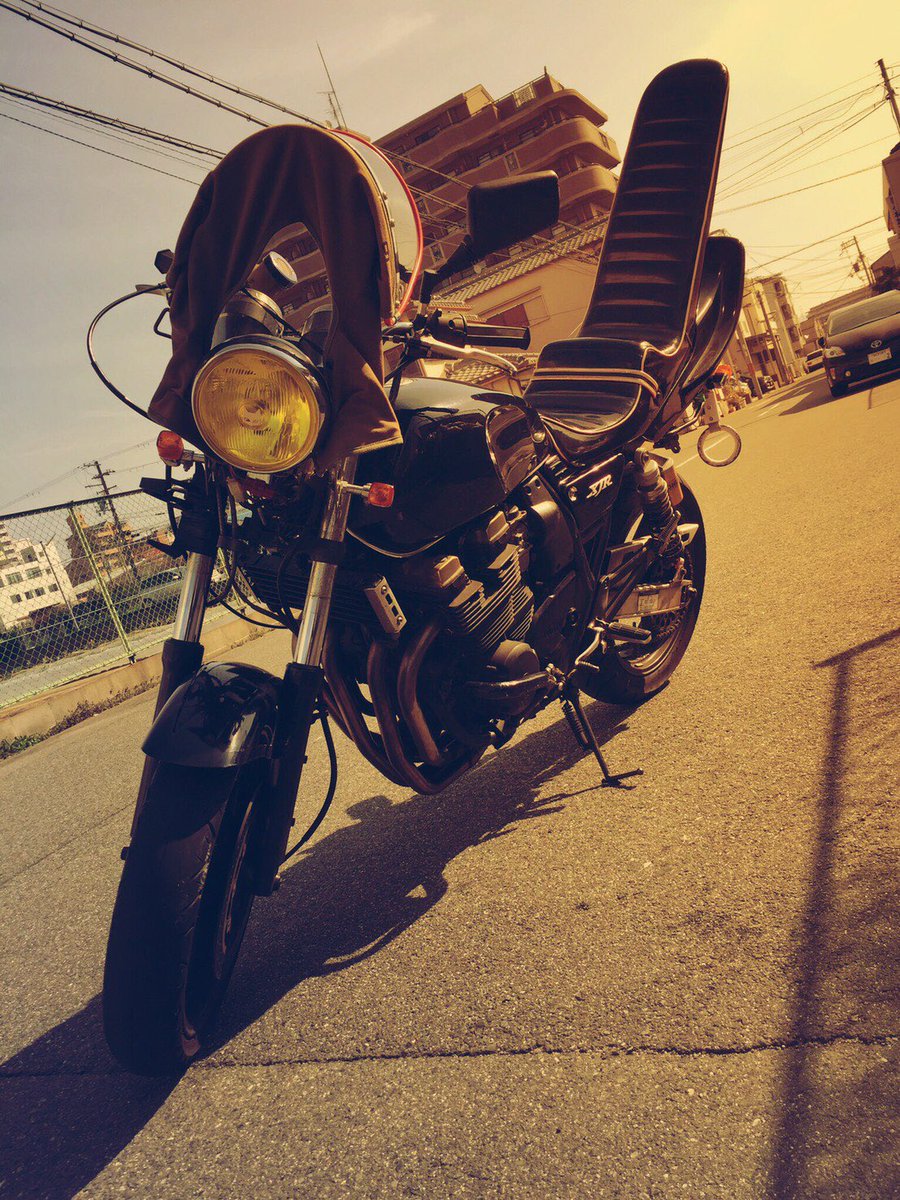 G5nWd's tweet photo. 大阪府からXJR400売ります！
不具合車検入ってないです！
分割二分割までなら値段によって考えます。
カスタムは見ての通りお願いします。
急ぎじゃないので安売りしません
#XJR売ります
#単車売ります
#バイク売ります https://t.co/imwYcROD2y