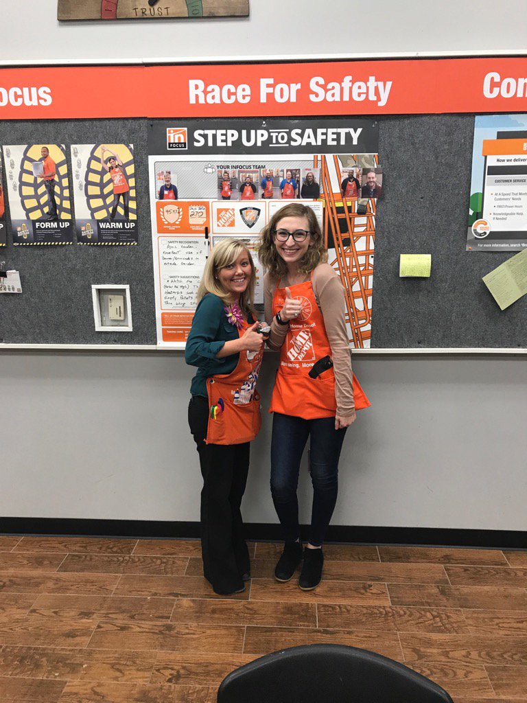 ccyinger's tweet photo. Welcome Jackie!!! #orientation #TrendingOrange @JanaVugteveen @HomeDepot2771 @troyer_paige @bobsaniga @hewittglass https://t.co/ORrOZGhV2i