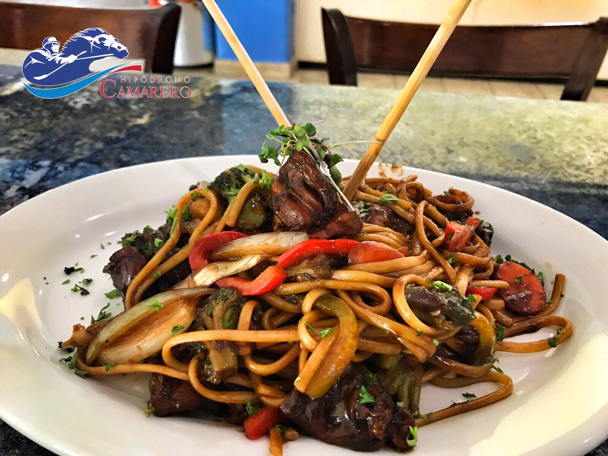 camareropr's tweet image. Pasa hoy por @WinnersRest para que disfrutes de este Lo Mein por solo $8, mientras disfrutas de las carreras del día. #ApuestaALosTuyos