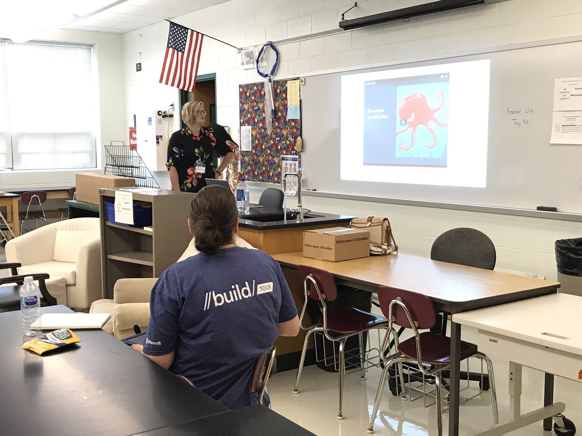 kasaan05's tweet photo. #troylearns about #googleclassroom at #DeICE_il summer mini con 2017! https://t.co/DXABqtYMoq