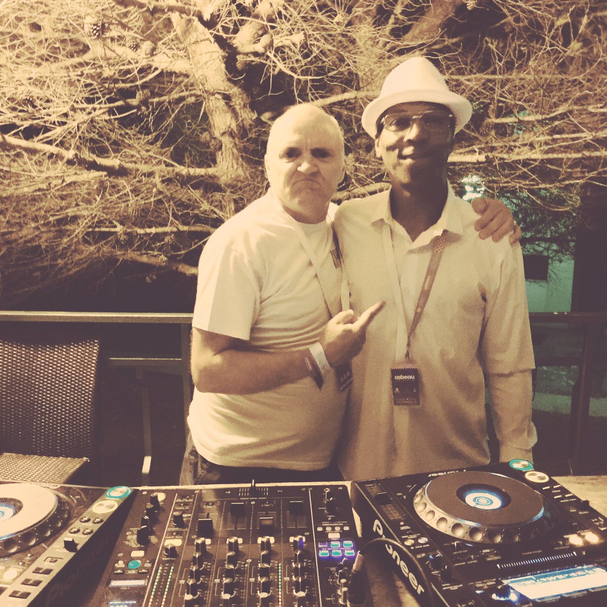 soulhousetweets's tweet photo. What a closing party! @MiSoulTweets @PaulTroubleAnde @brianpower1 at @SUNCEBEAT #suncebeat #SHM https://t.co/ptKAhYwQTL
