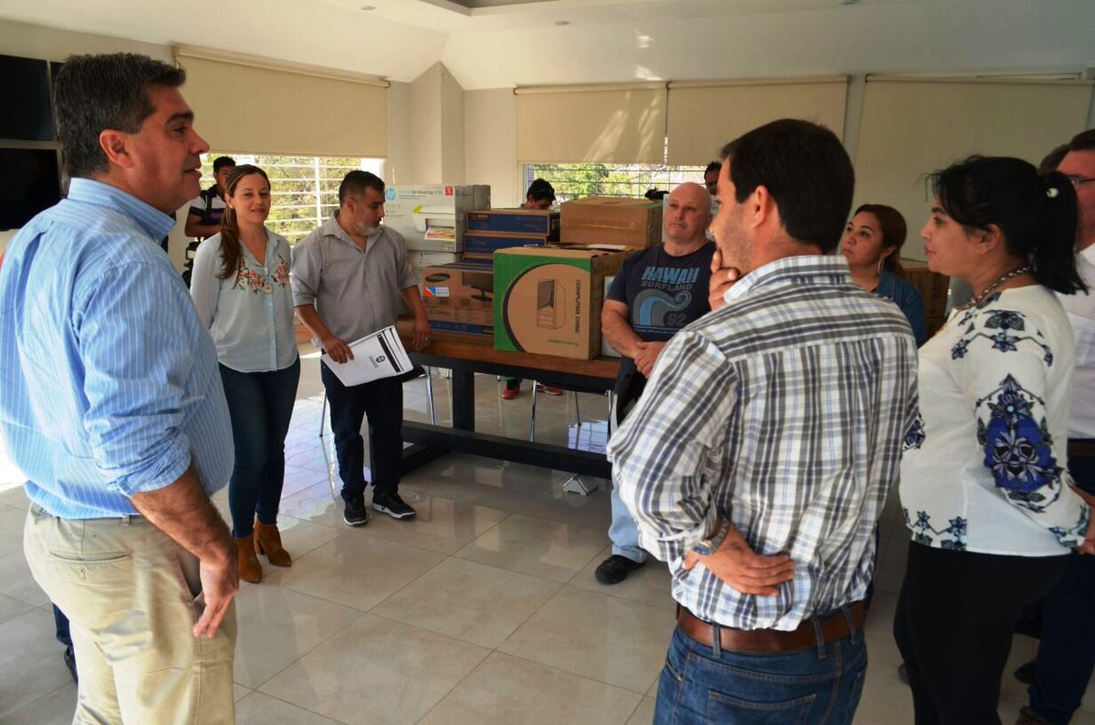 jmcapitanich's tweet photo. Hicimos entrega de equipamientos informáticos para 6 Centros Comunitarios https://t.co/JX0tI99YbX https://t.co/xh3pFJt4y3