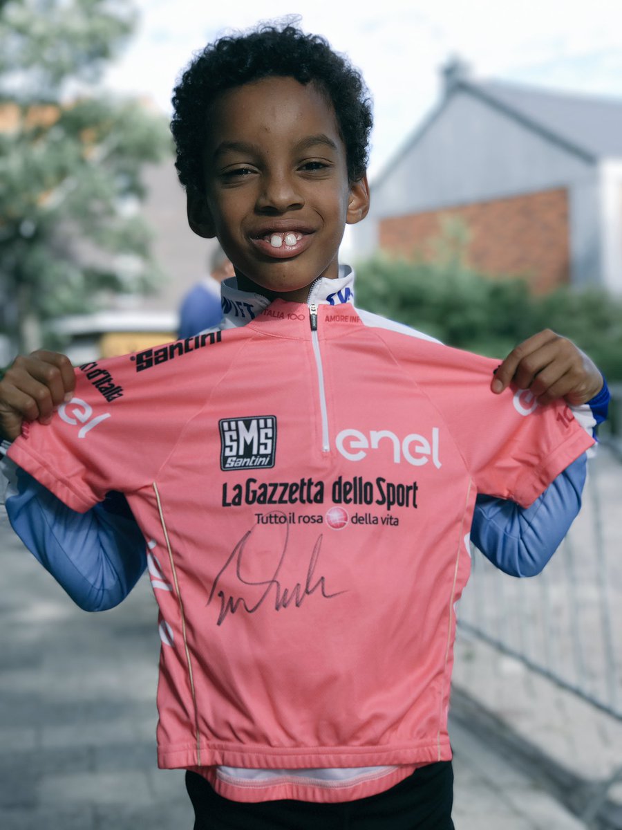 Xpage001's tweet photo. Finally, I have him !!! Thanks @tom_dumoulin #signedpinkyersey #100st @giroditalia https://t.co/qReQKLPNXF