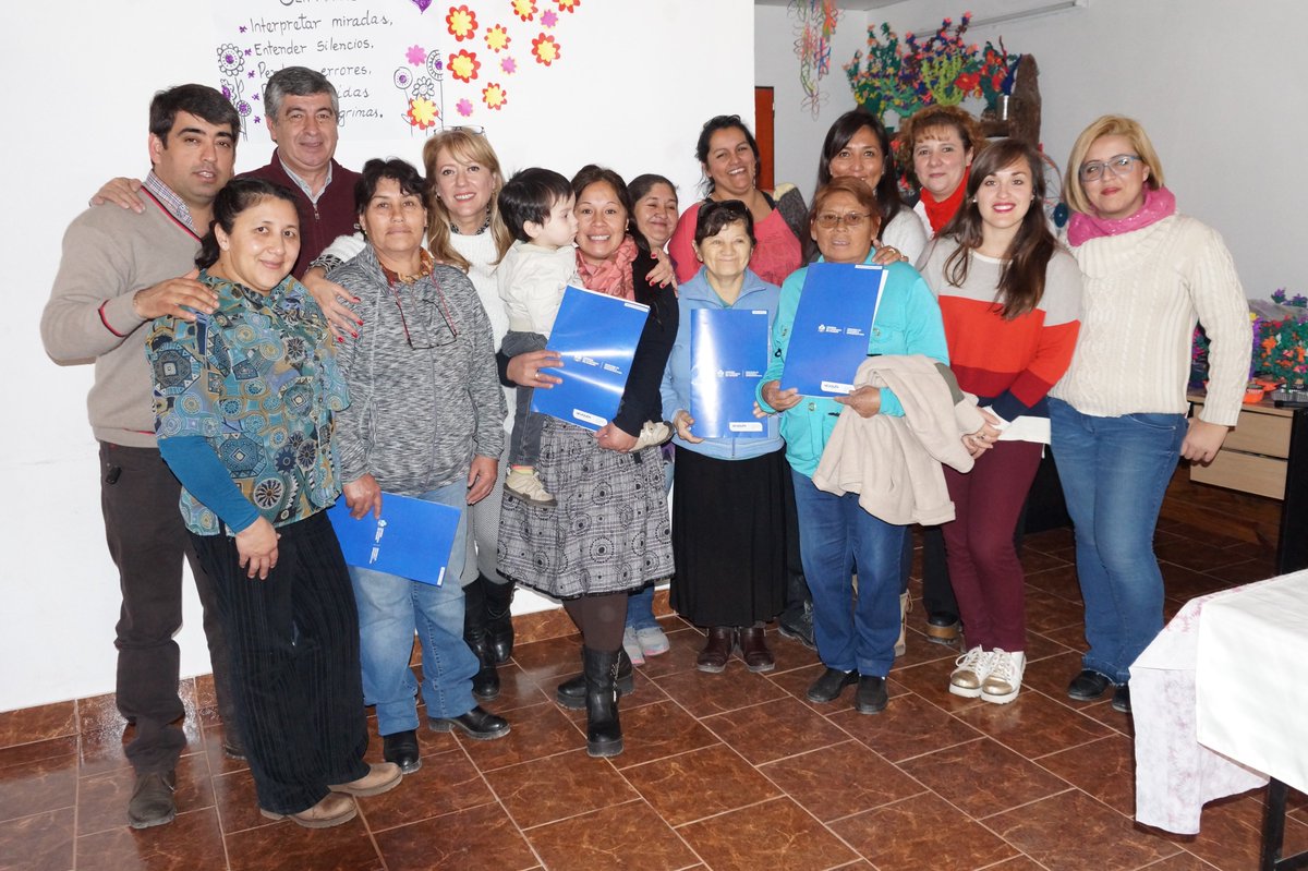 CarCasteblanco's tweet photo. Con @comellialicia en la entrega de créditos del IPVU para mejoras habitacionales a personas discapacitadas de Picún Leufú. @adusipvunqn https://t.co/QuEsvjtaic