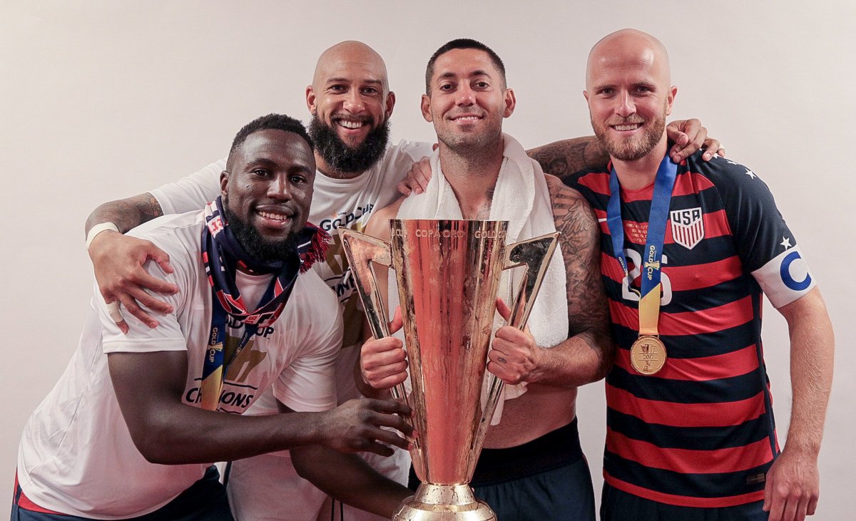 OGs. Four #USMNT greats celebrate a #GoldCup2017 victory 🏆.  More from Santa Clara: ussoc.cr/latem2175 https://t.co/2aCC4e3HV3