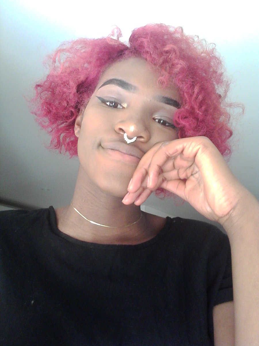 kyliedarl's tweet photo. yo not like anyone cares but I have pink hair therefore I'm almost not ugly https://t.co/9nUrjSpzCc